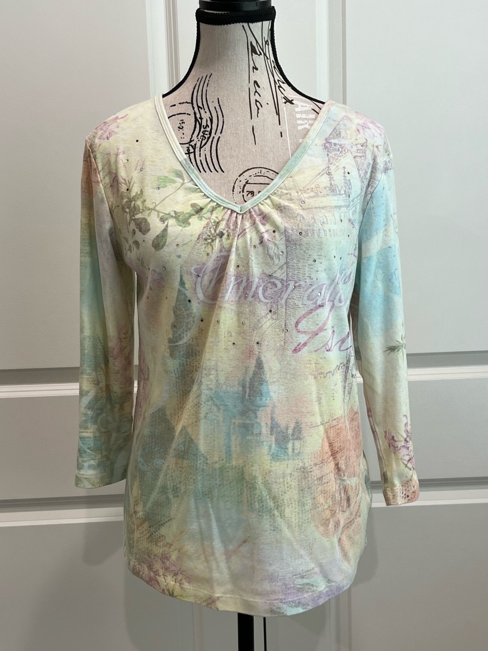 Emma James Pastel Multicolor V-Neck 3/4 Sleeve Top - Medium